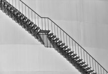Jak zamontować poręcz do schodów?